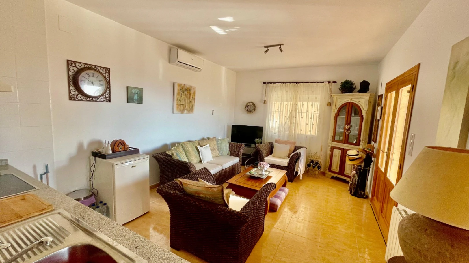 Villa for sale in Jalon: Spectacular, south-facing valley views