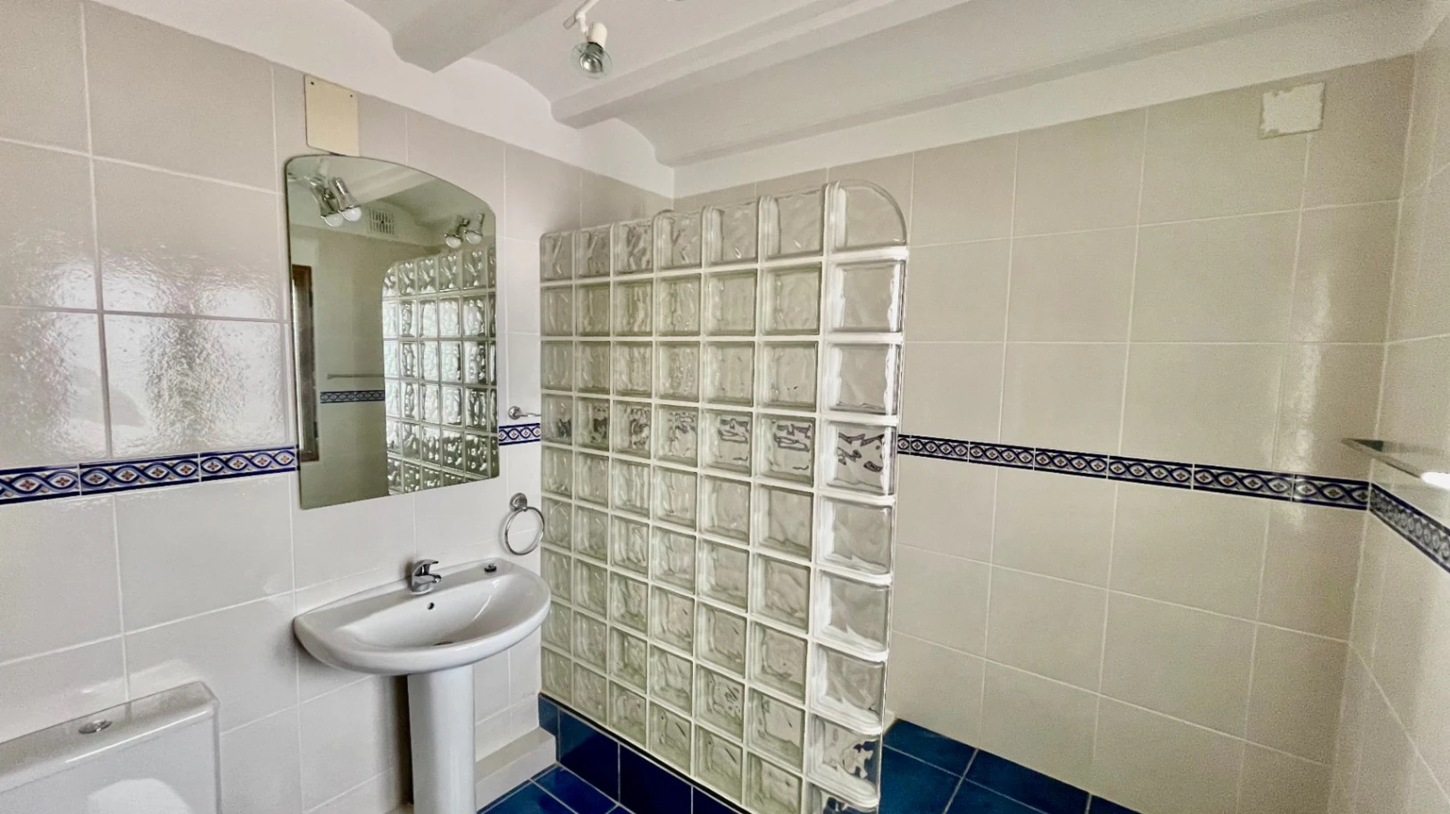 Villa for sale in Jalon: Frontline with spectacular south-facing views