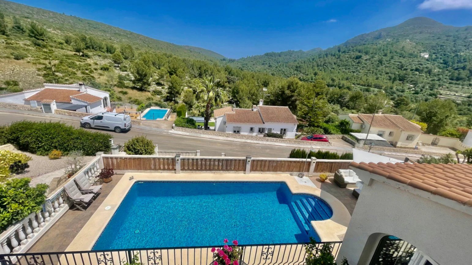 Villa for sale in Alcalali: Spacious corner plot
