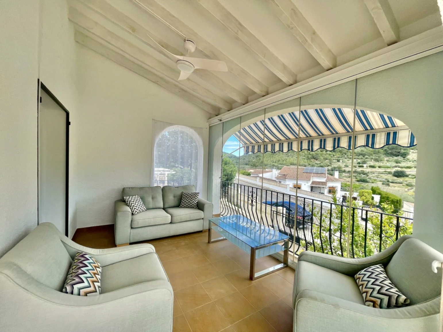 Villa for sale in Alcalali - Corner plot, mountain views