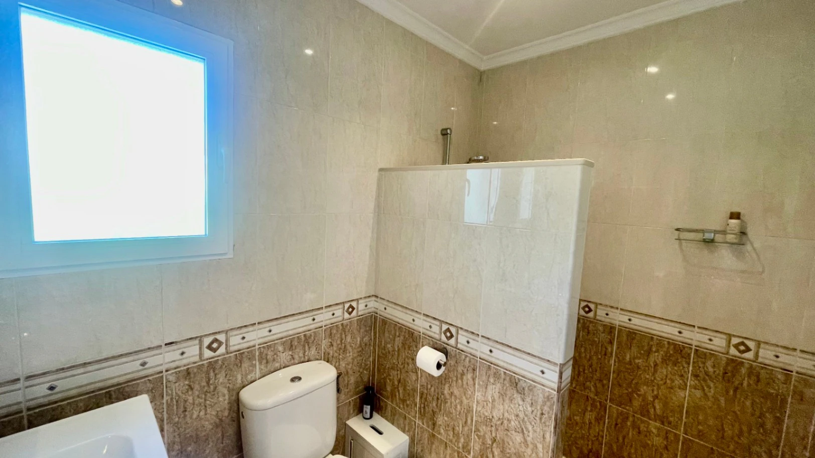 Villa for sale in Alcalali: Spacious corner plot