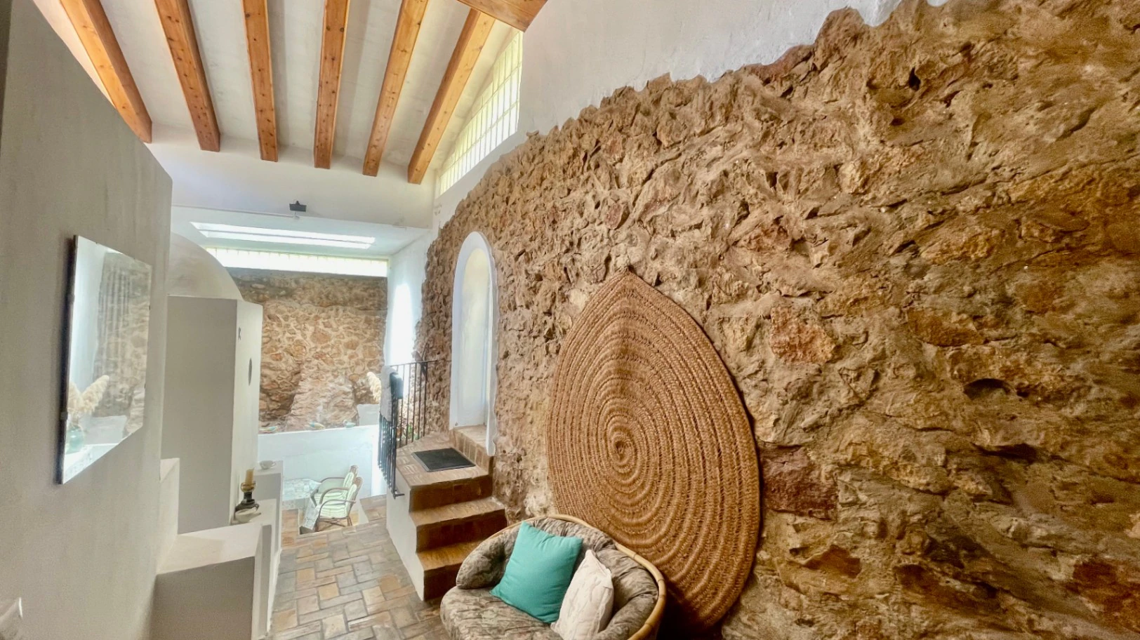 Traditional country home for sale in Llosa: Unique and charming
