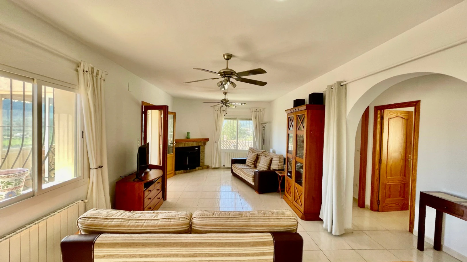 Villa for sale in Jalon:  Modern, easy access, with stunning views
