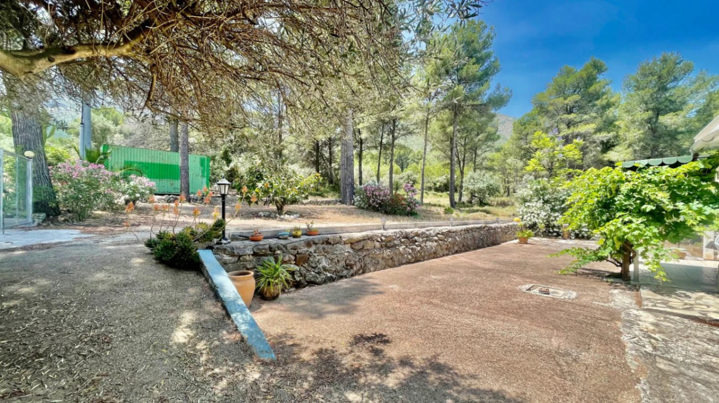 Country house for sale in Parcent: large plot, tranquil escape