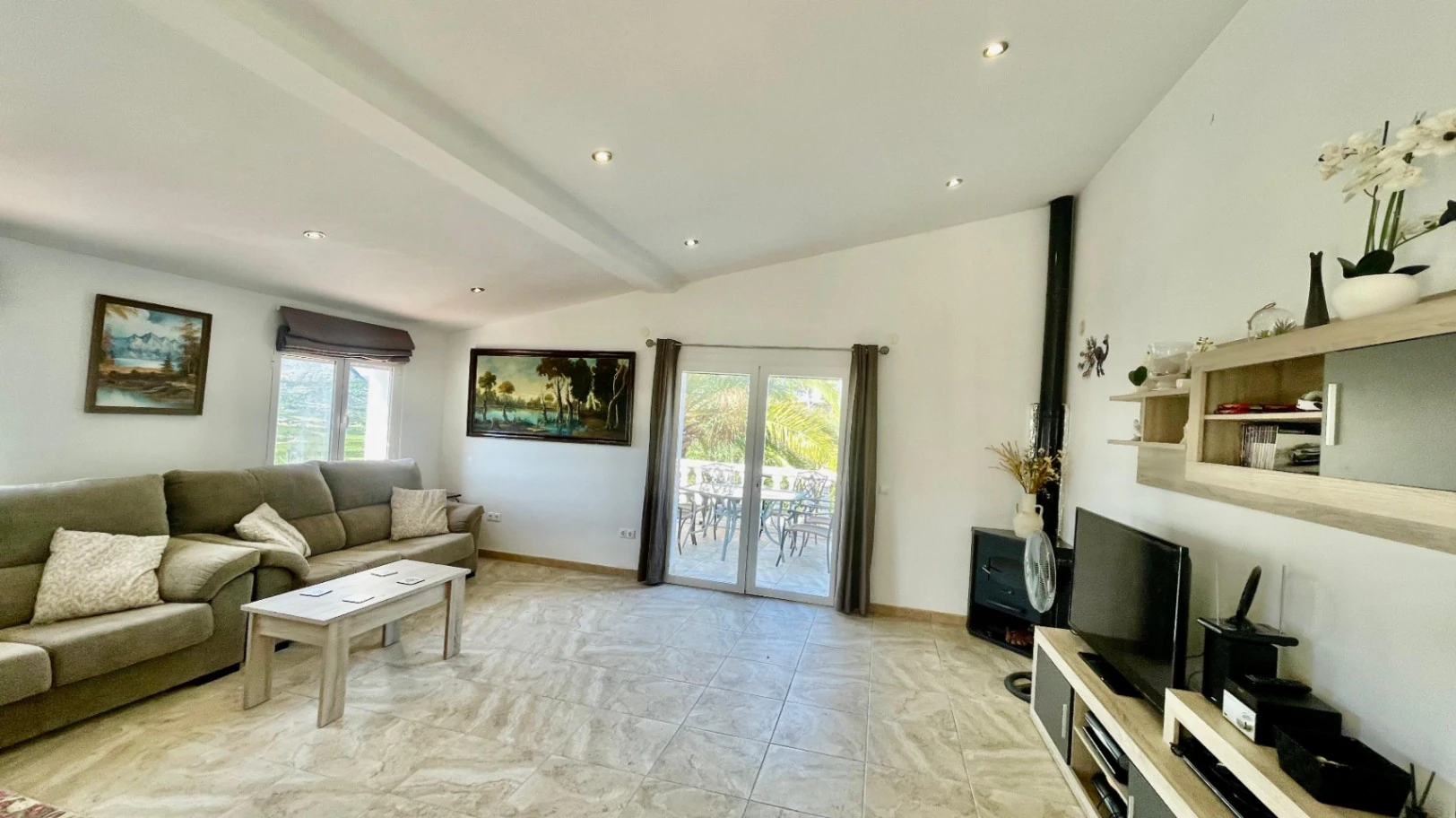 Villa for sale in Orba: Panoramic views, separate guest apartment