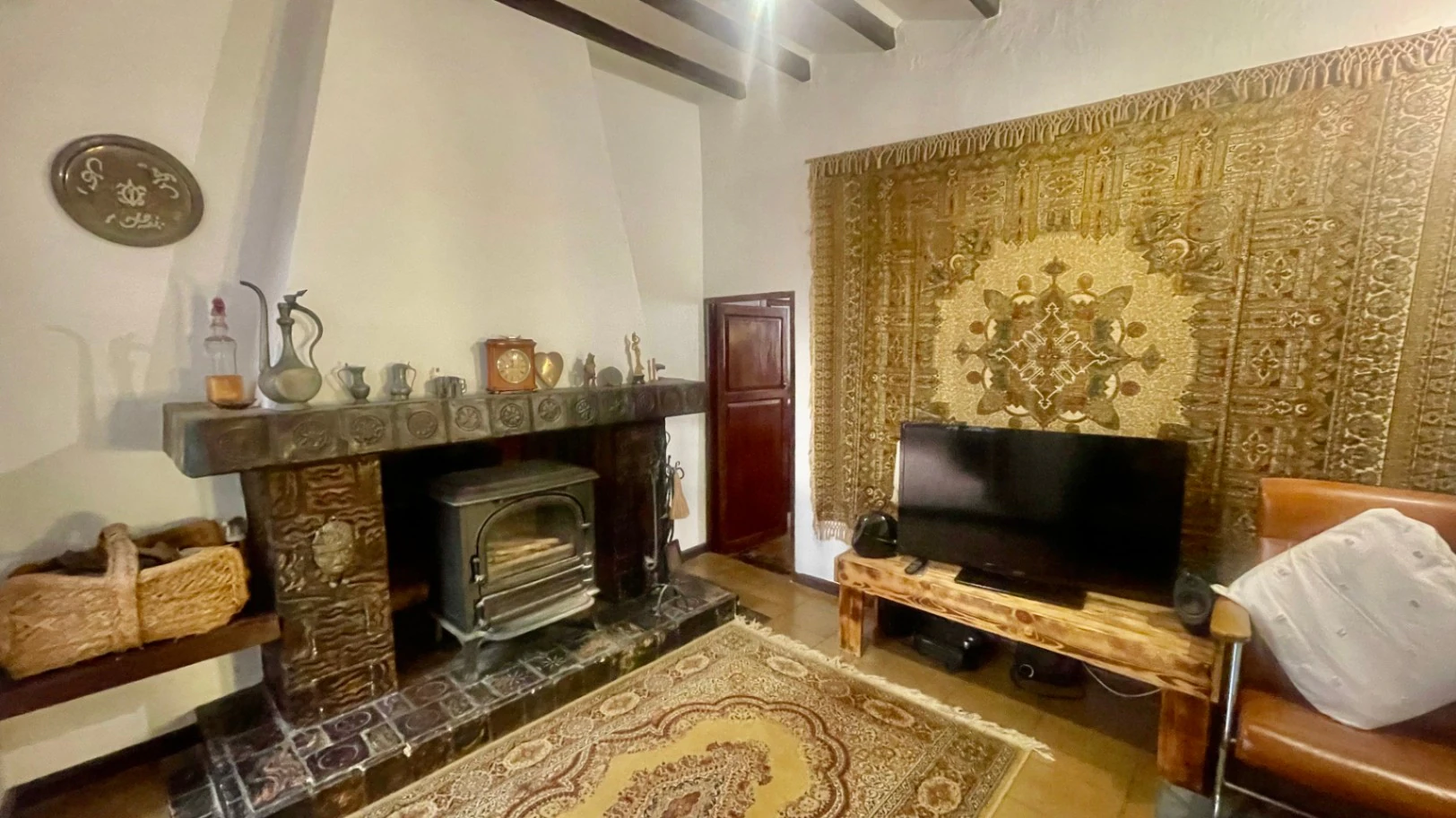 Traditional country home for sale in Llosa: Unique and charming