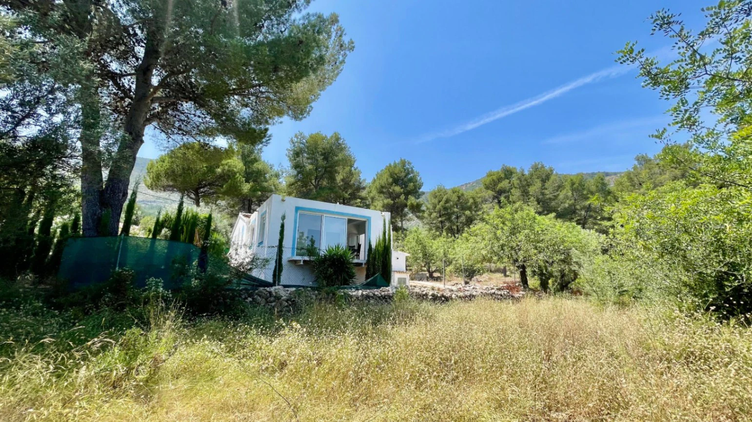 Country house for sale in Parcent: large plot, tranquil escape