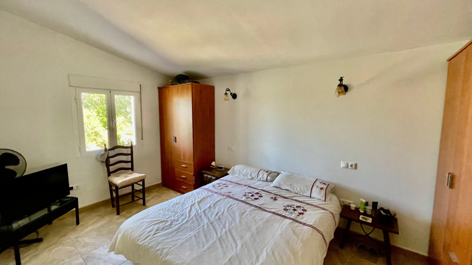 Villa for sale in Orba: Panoramic views, separate guest apartment