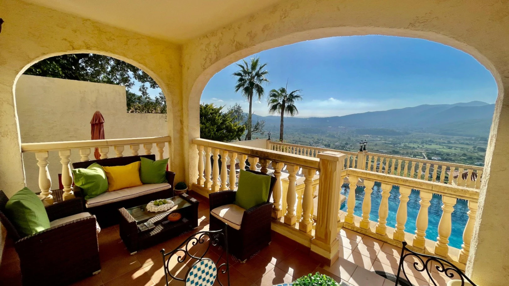 Villa for sale in Jalon: Spectacular, south-facing valley views
