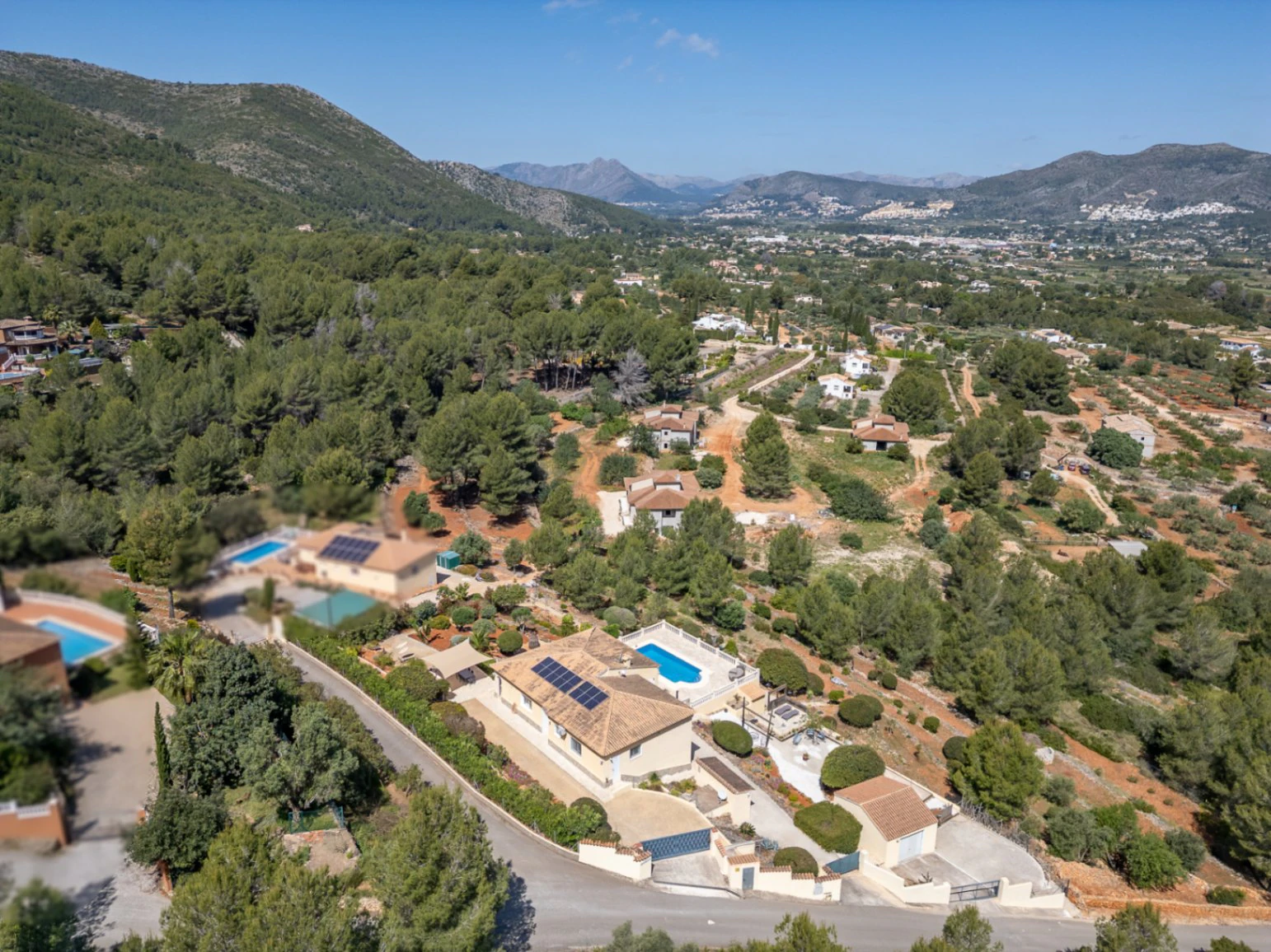 Villa for sale in Lliber:  Spectacular views, large plot