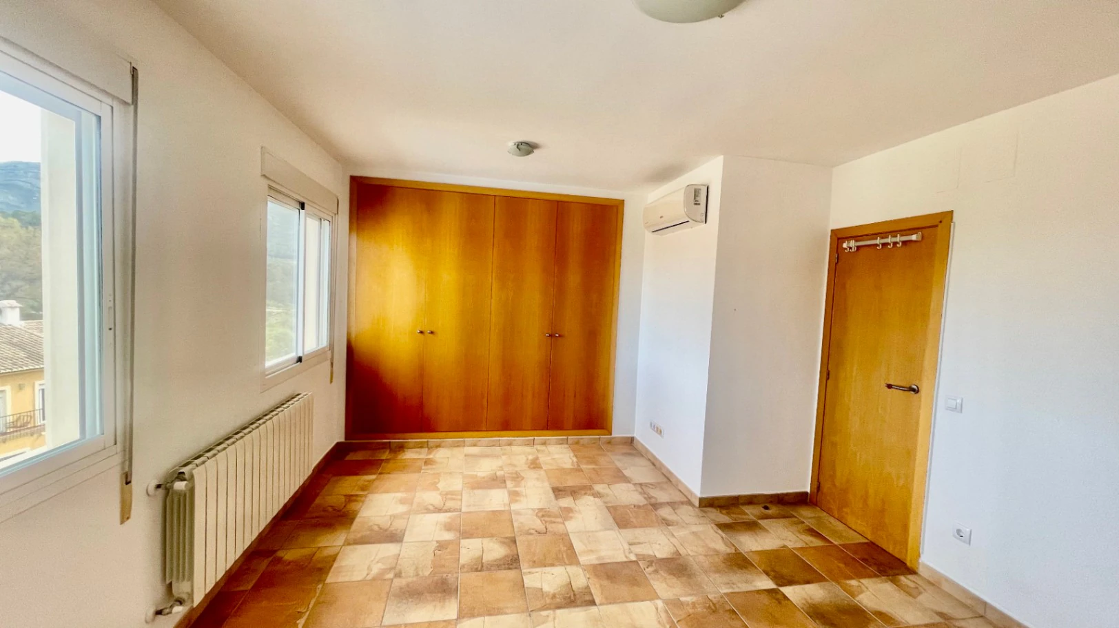 Modern townhouse for sale in Murla:  Spacious and versatile