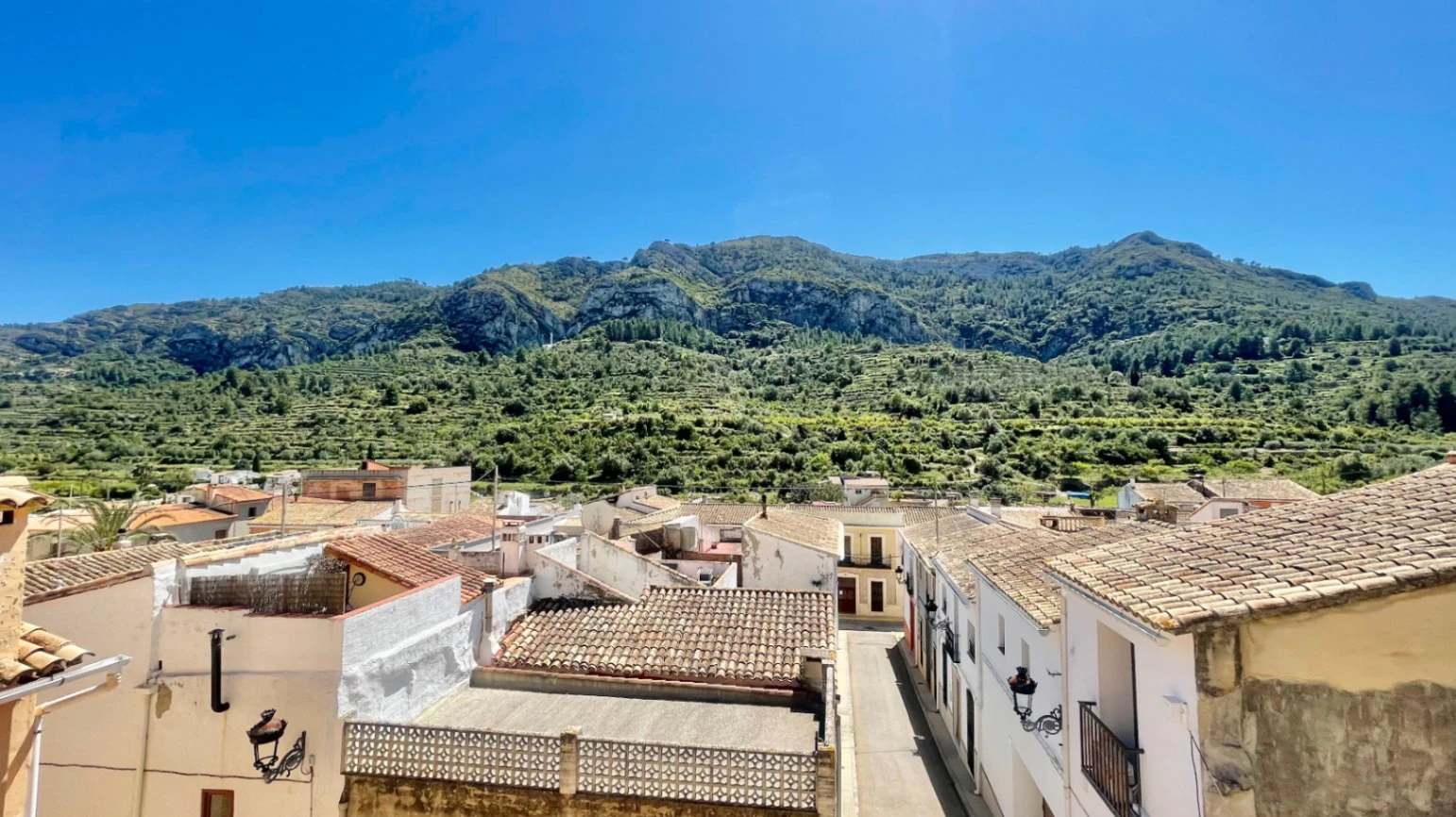 Traditional country home for sale in Llosa: Unique and charming