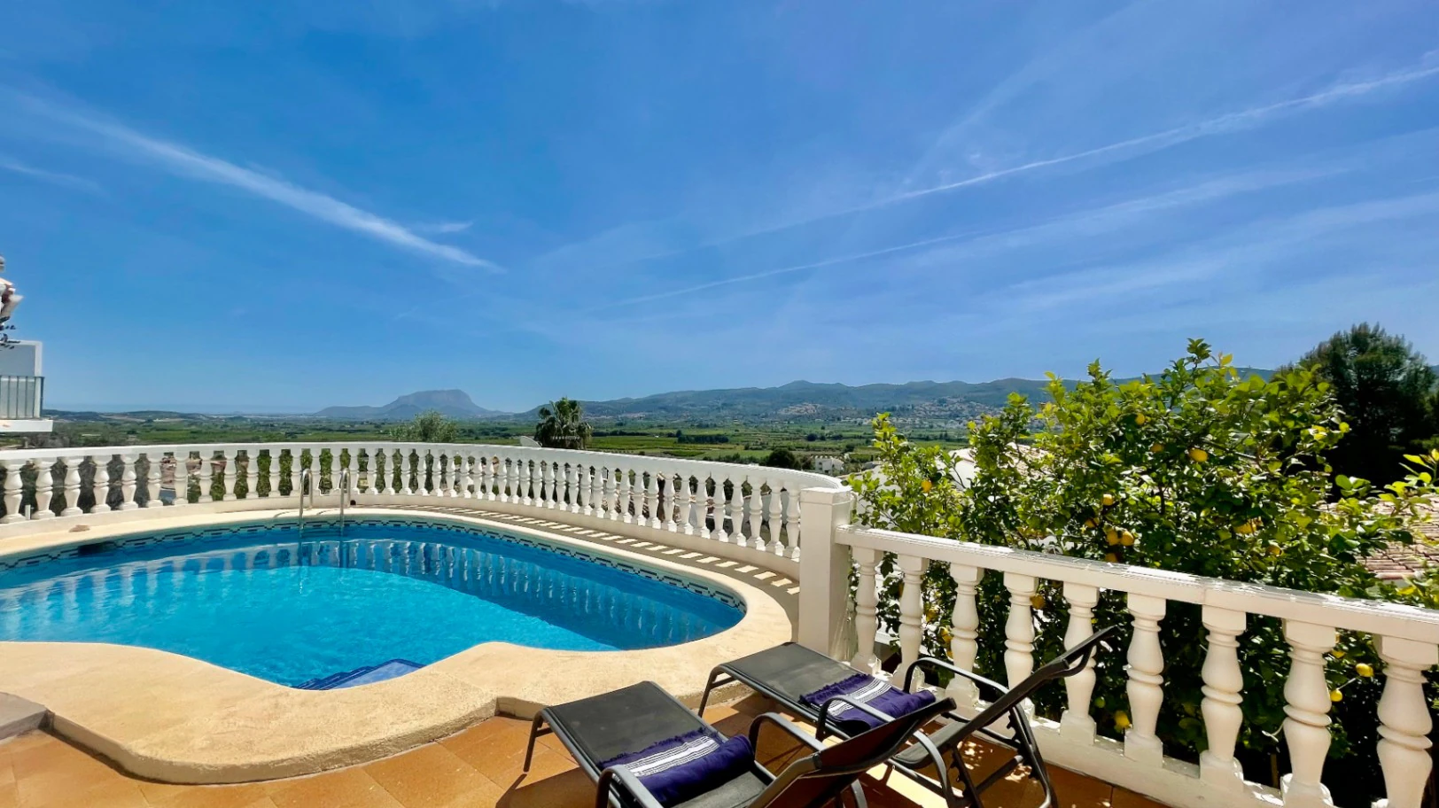 Villa for sale in Tormos: Spectacular views, guest apartment