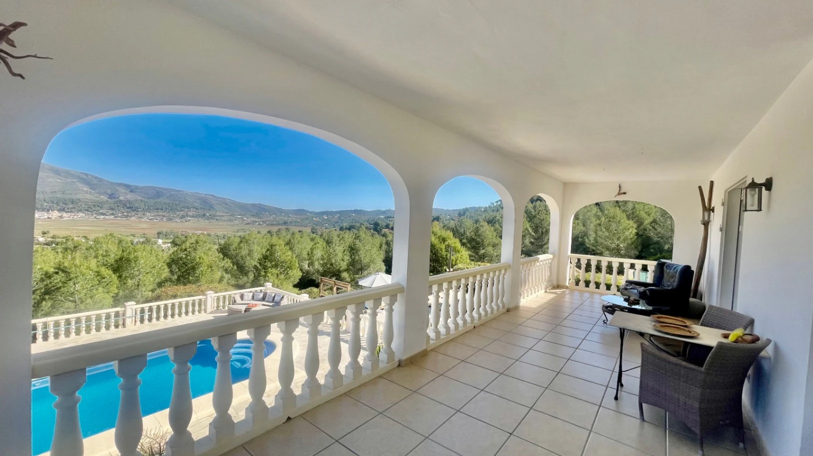 Villa for sale in Lliber:  Spectacular views, large plot