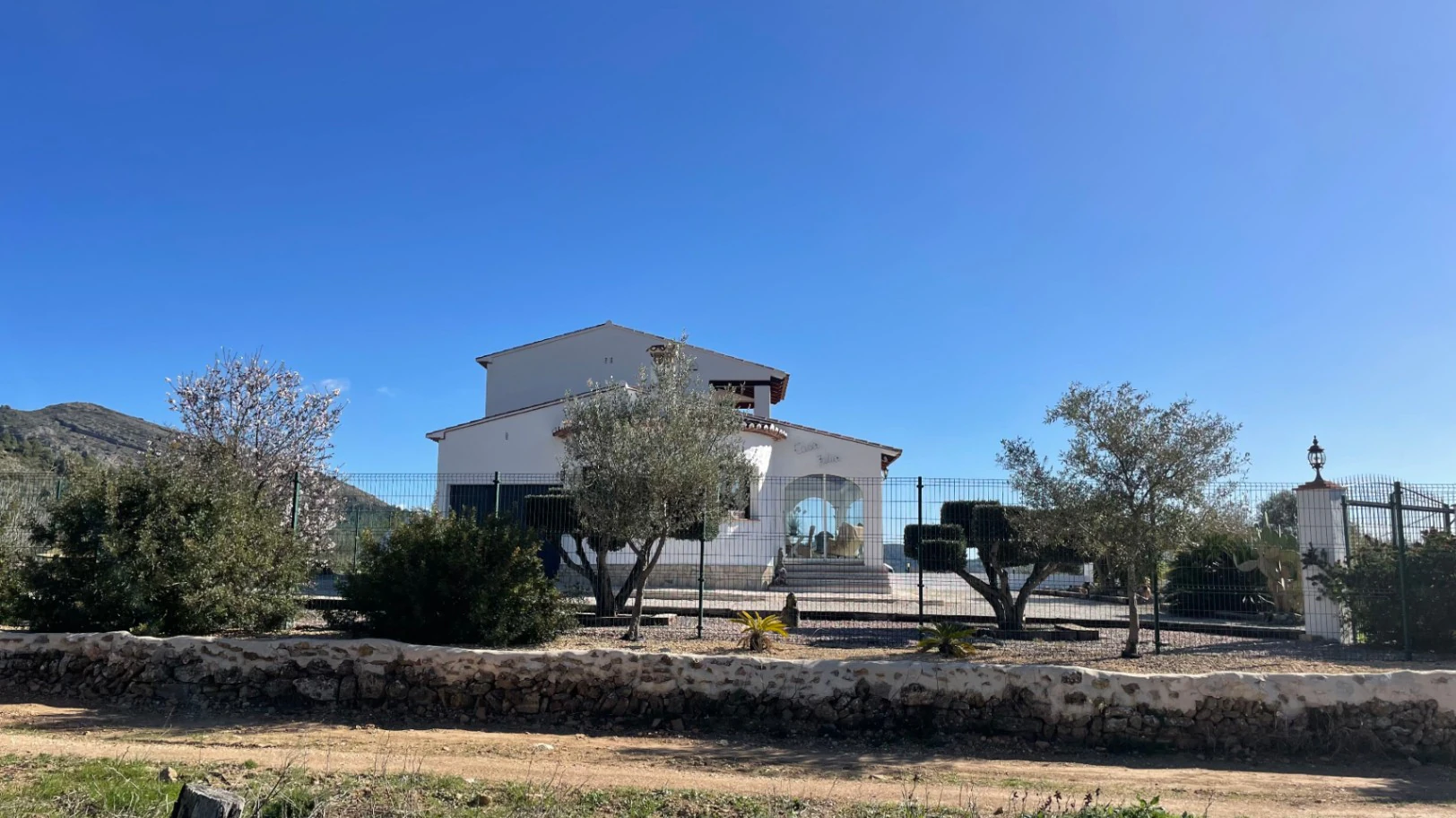 Villa for sale in Jalon: Secluded, sought-after location