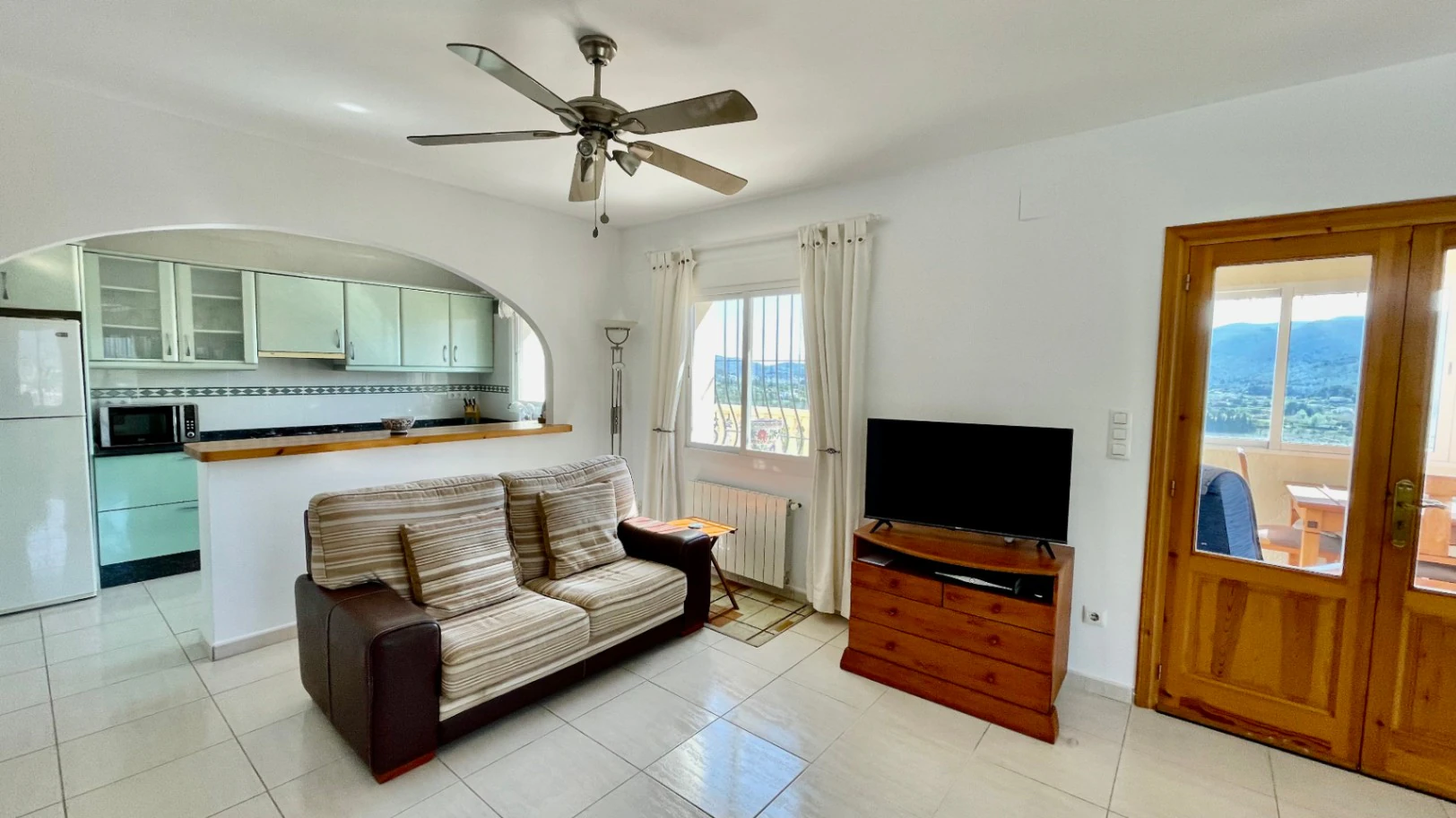 Villa en venta en Jalón: moderna, con fácil acceso y unas vistas impresionantes