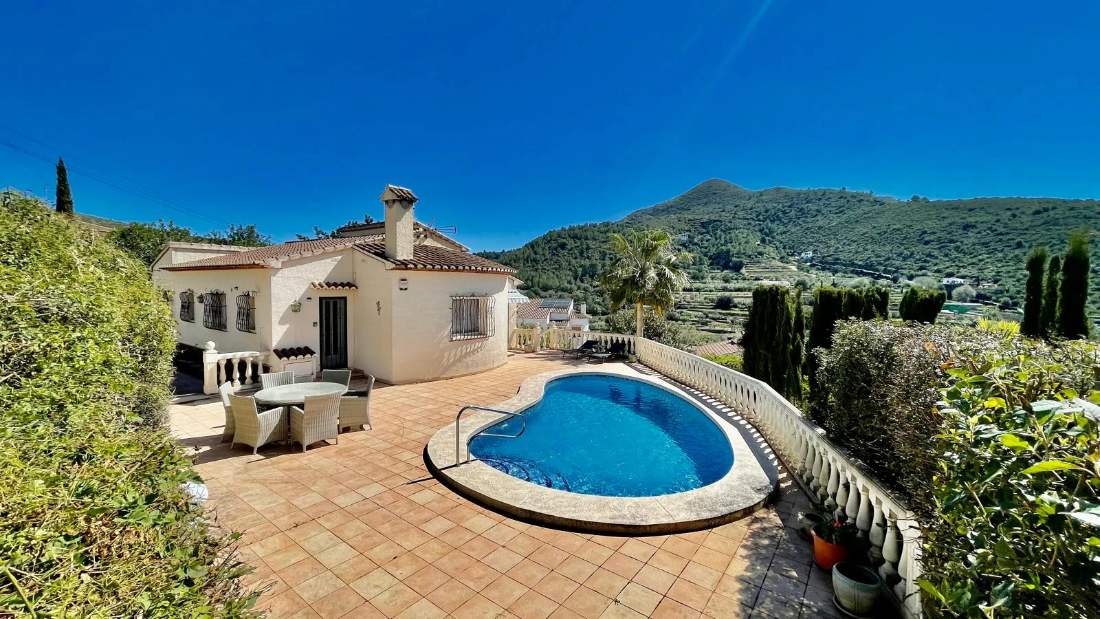 Villa for sale in Alcalali - Corner plot, mountain views