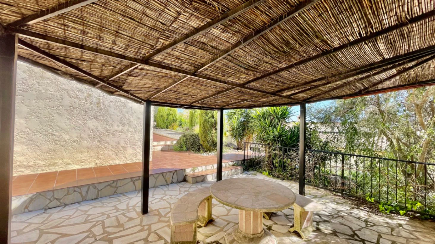 Villa en venta en Jalón: moderna, con fácil acceso y unas vistas impresionantes