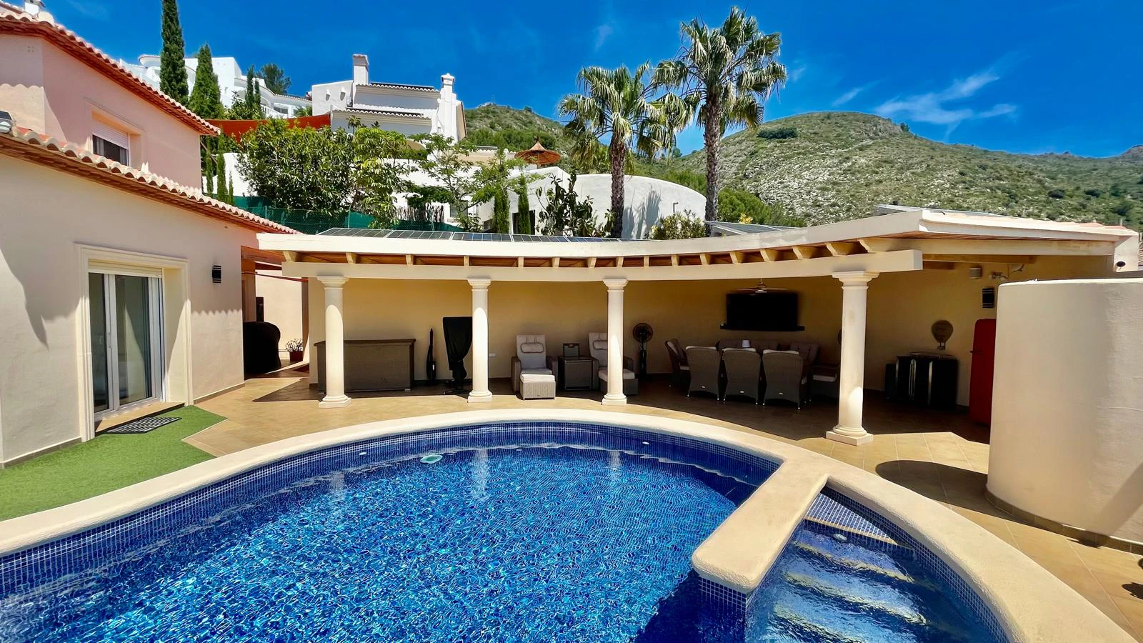 Villa en venta en Jalon: Lujosa, eficiente en energía