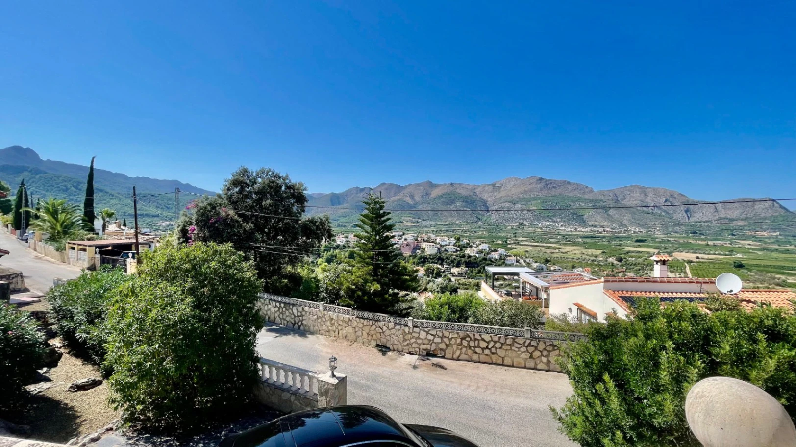 Villa for sale in Orba: Panoramic views, separate guest apartment