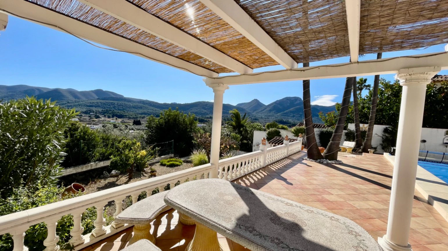 Villa for sale in Jalon: Frontline with spectacular south-facing views