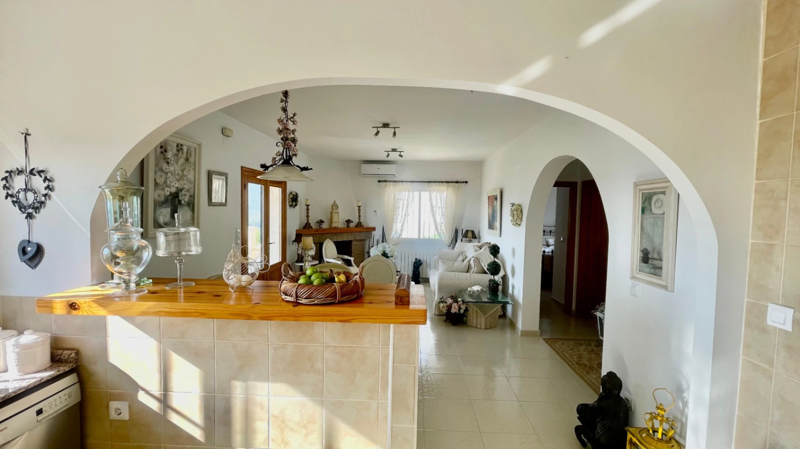 Villa for sale in Jalon: Spectacular, south-facing valley views