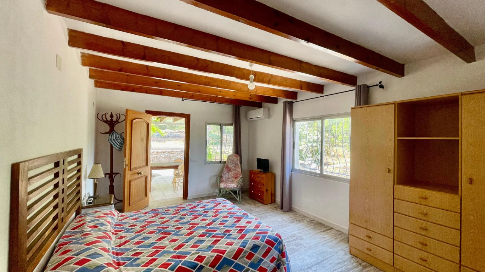 Country house for sale in Parcent: large plot, tranquil escape