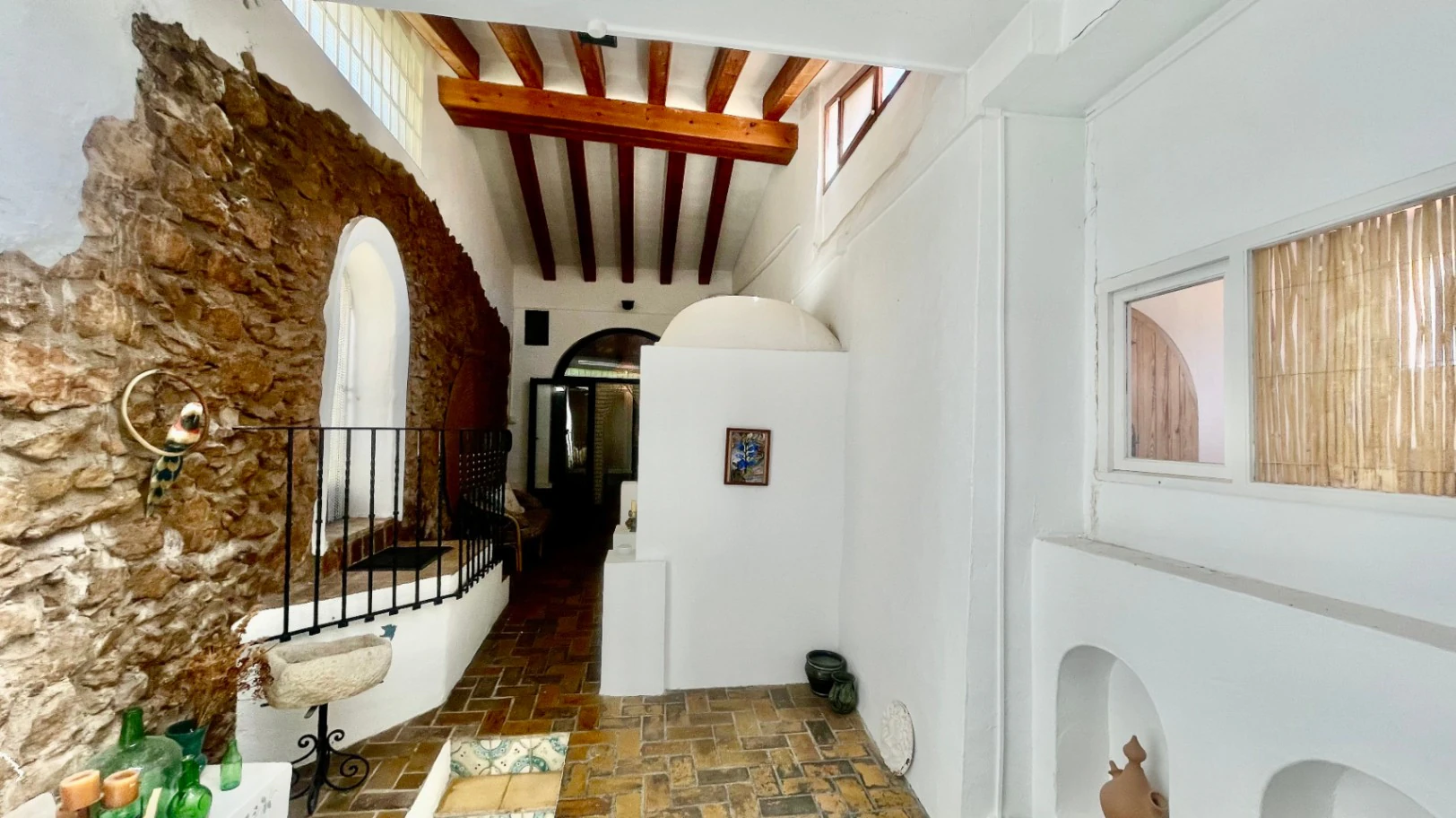 Traditional country home for sale in Llosa: Unique and charming