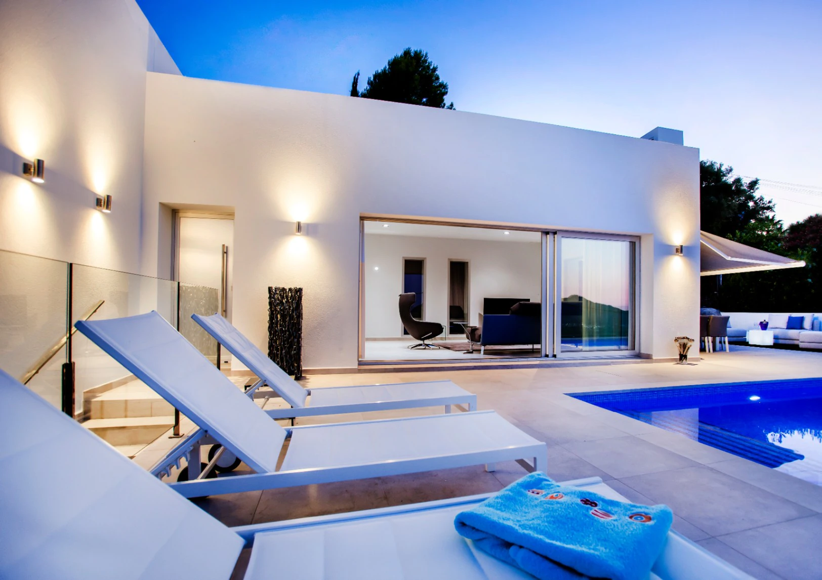 Villa for sale in Orba: Minimalist luxury, with fabulous views