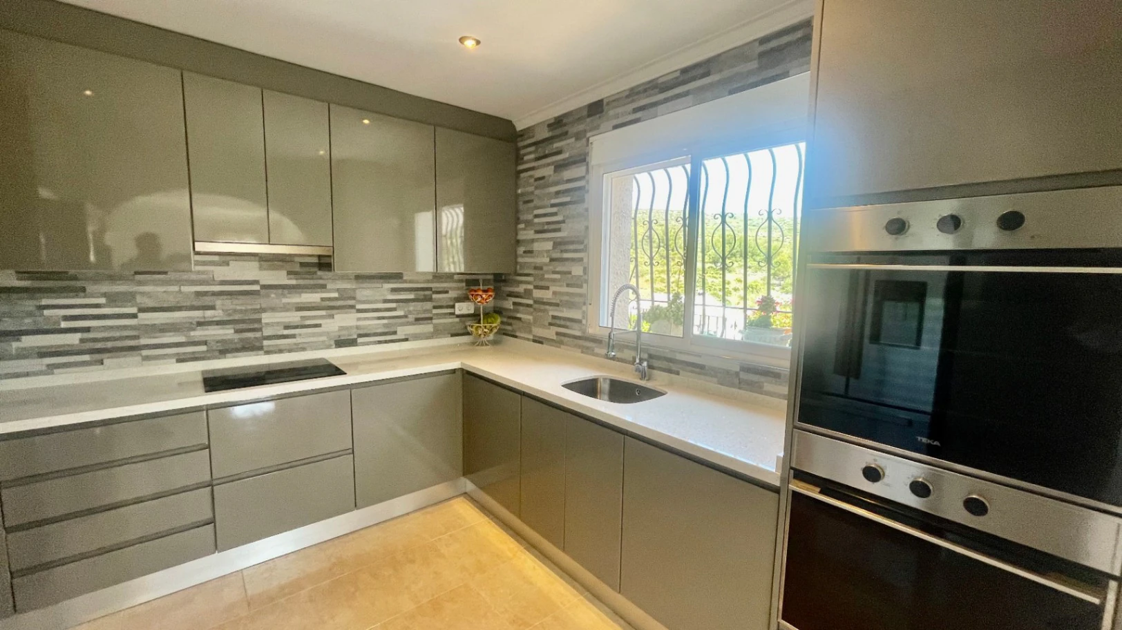 Villa for sale in Alcalali: Spacious corner plot