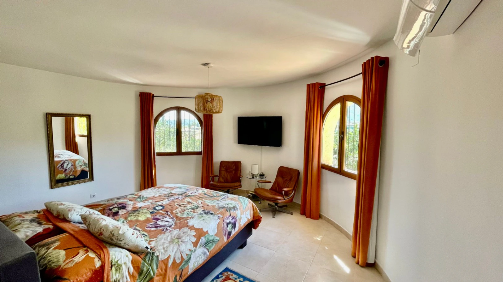 Villa for sale in Jalon: Spacious flat plot, quiet location