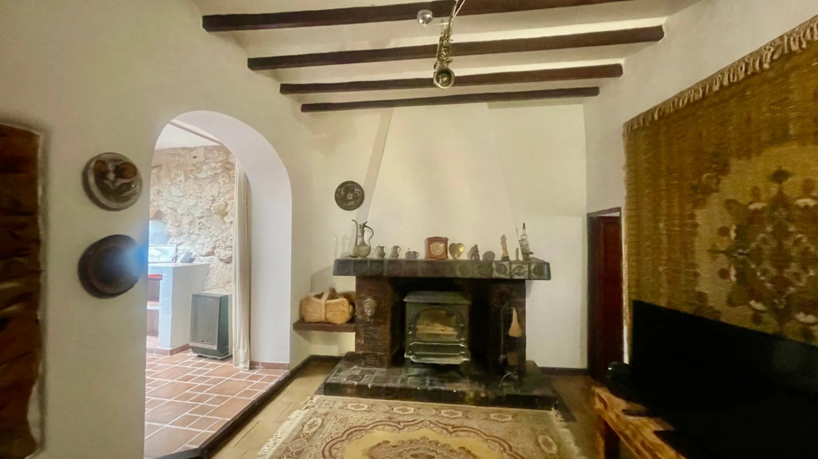 Traditional country home for sale in Llosa: Unique and charming
