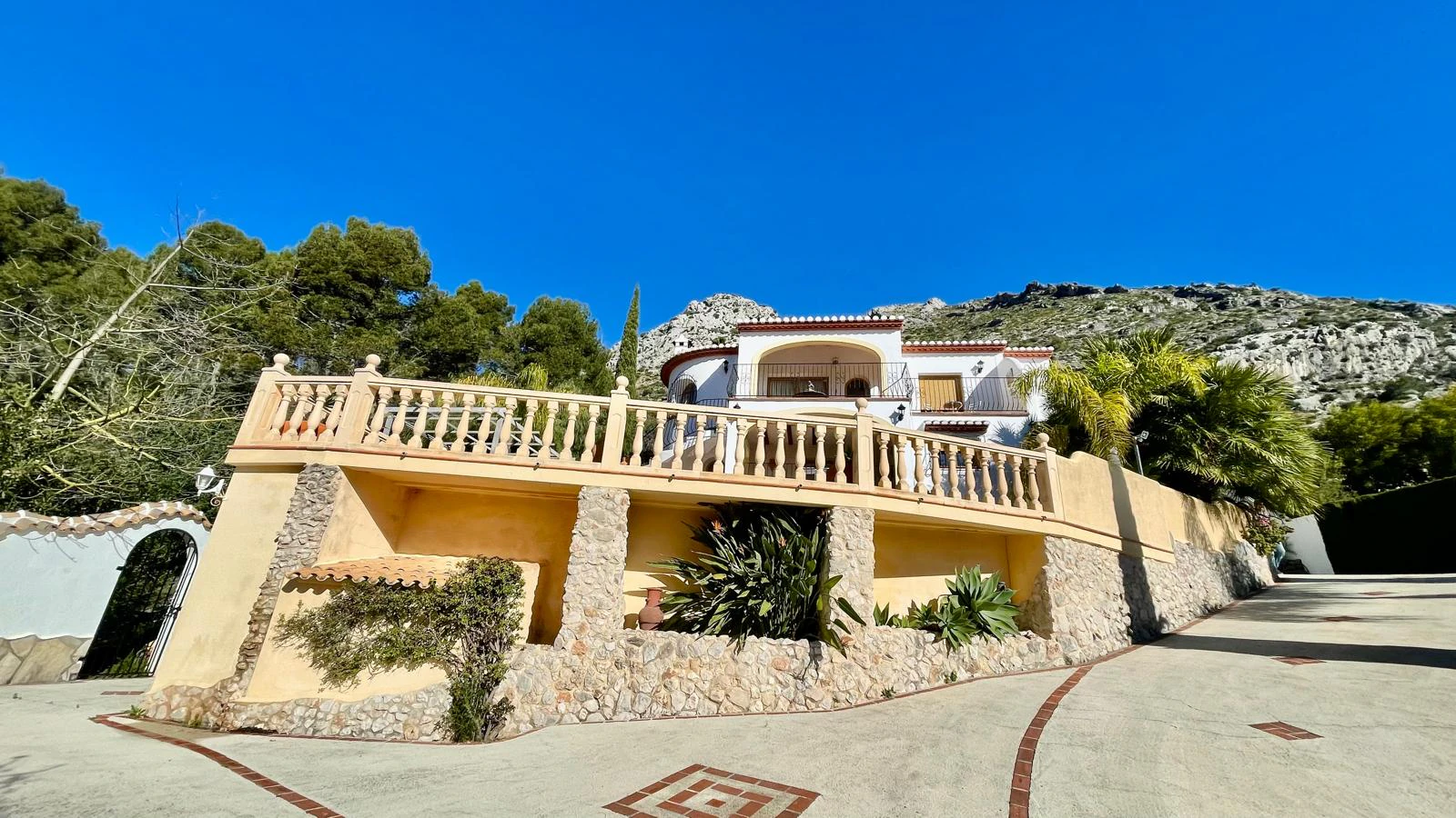 Villa for sale in Benigembla: Breathtaking views, exceptional privacy