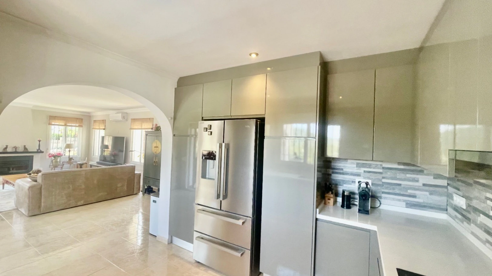 Villa for sale in Alcalali: Spacious corner plot