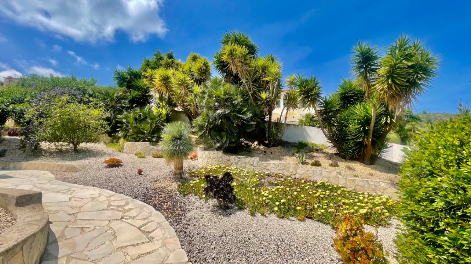 Villa for sale in Alcalali: Spacious corner plot
