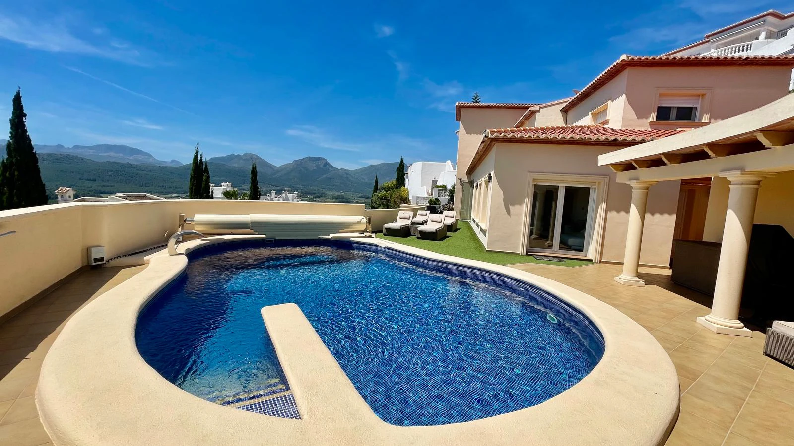 Villa en venta en Jalon: Lujosa, eficiente en energía