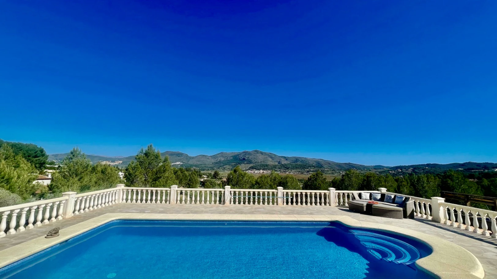 Villa for sale in Lliber:  Spectacular views, large plot