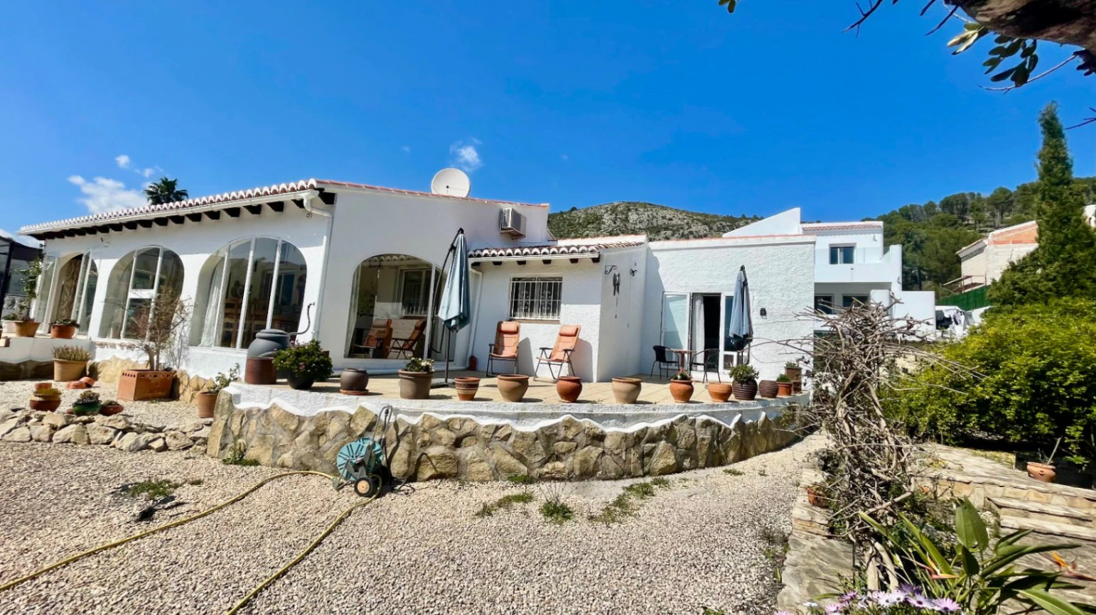 Villa for sale in Alcalali: One level, south-facing, generous plot