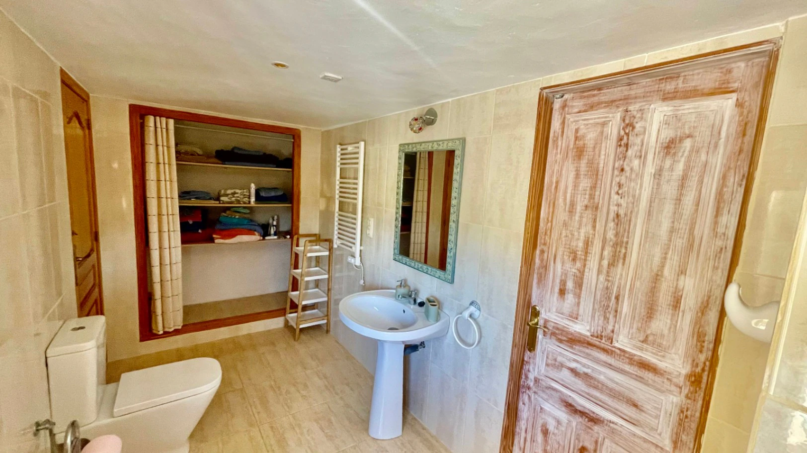 Villa for sale in Jalon: Spacious flat plot, quiet location
