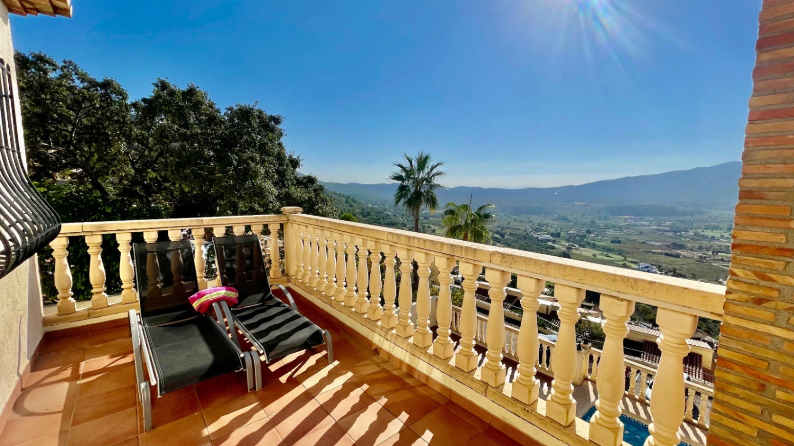 Villa for sale in Jalon: Spectacular, south-facing valley views