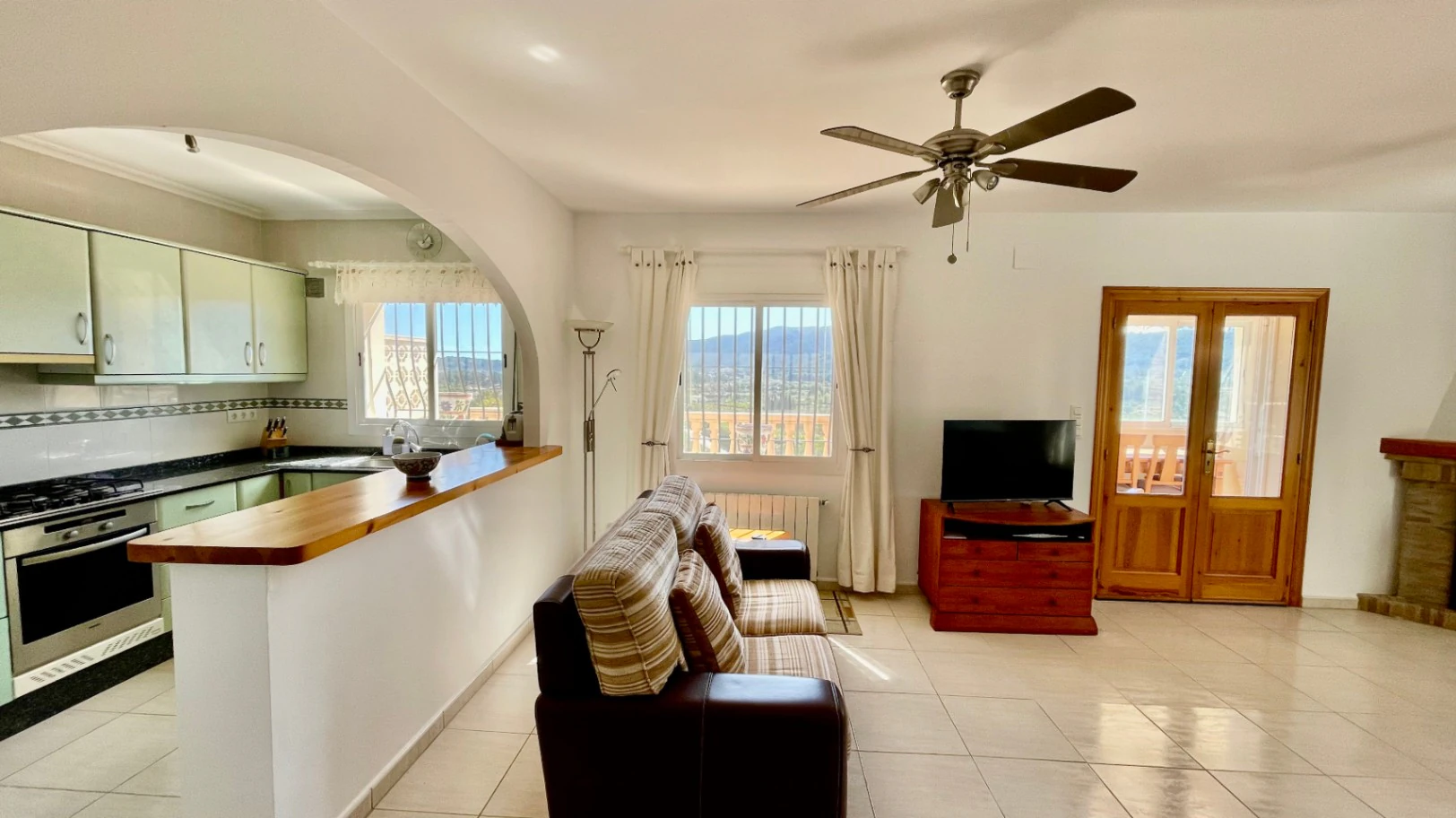 Villa en venta en Jalón: moderna, con fácil acceso y unas vistas impresionantes