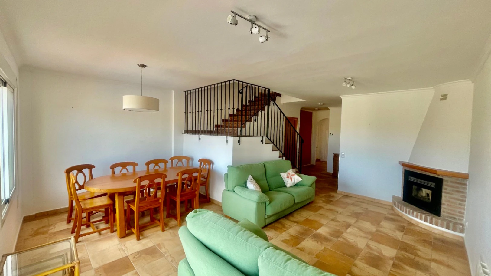 Modern townhouse for sale in Murla:  Spacious and versatile