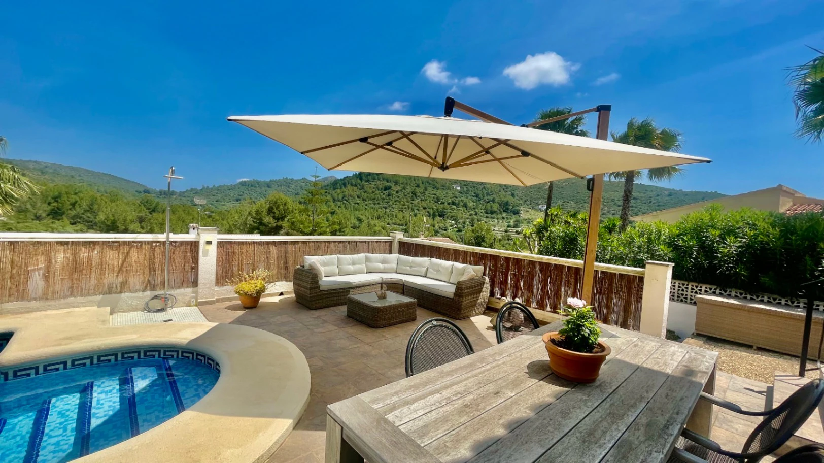 Villa for sale in Alcalali: Spacious corner plot