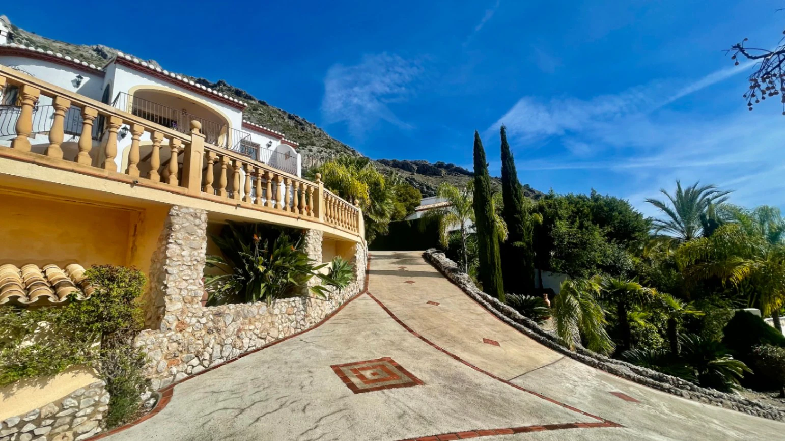 Villa for sale in Benigembla: Breathtaking views, exceptional privacy