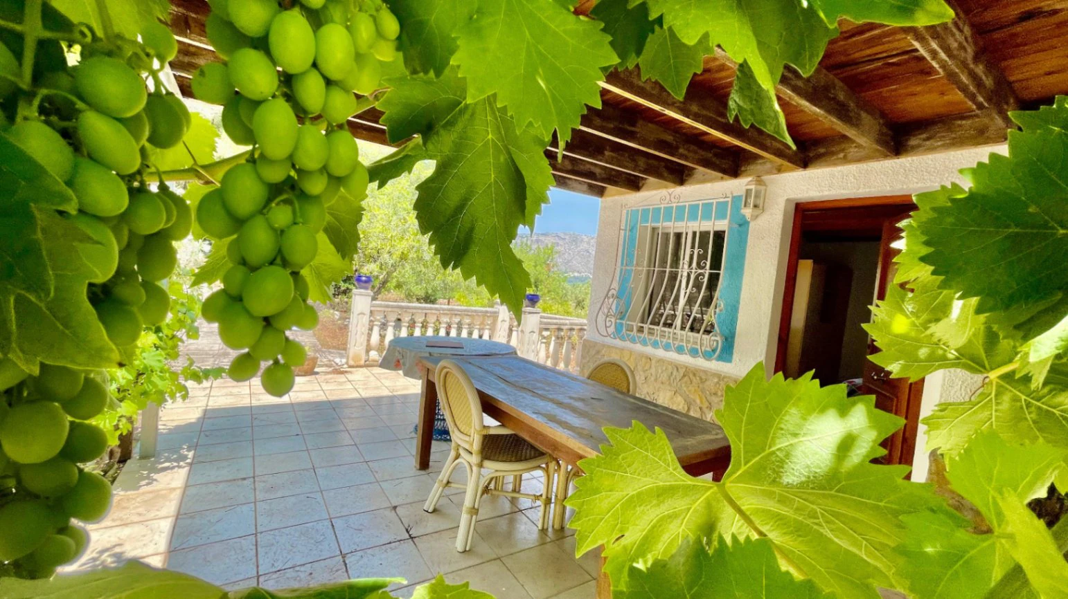 Country house for sale in Parcent: large plot, tranquil escape