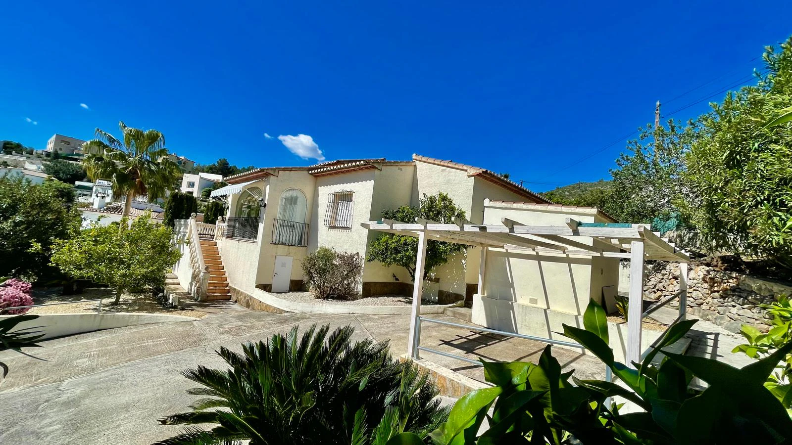 Villa for sale in Alcalali - Corner plot, mountain views