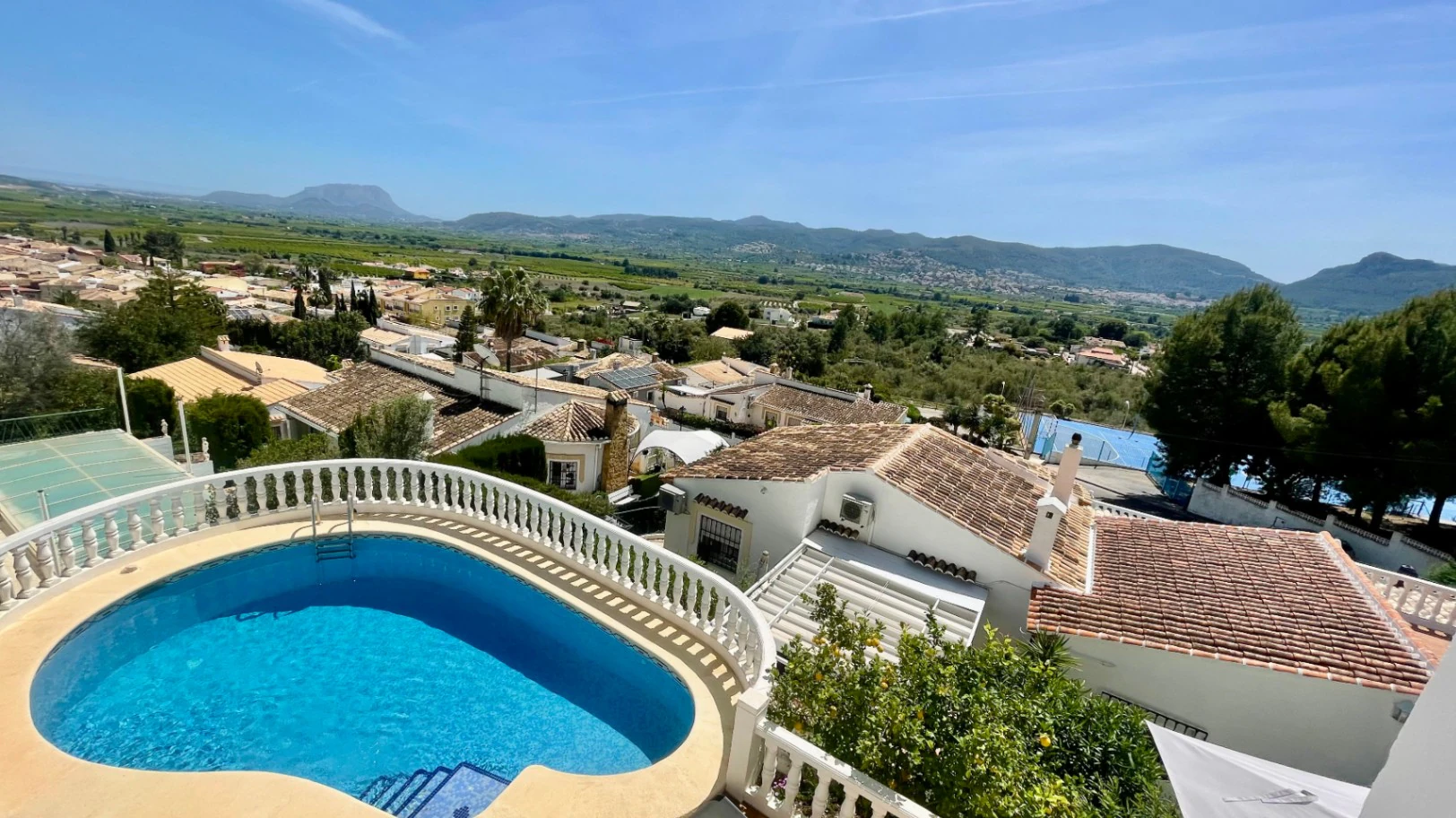 Villa for sale in Tormos: Spectacular views, guest apartment