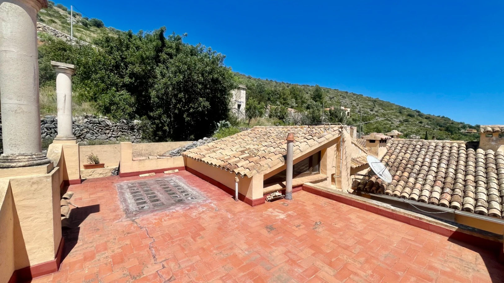 Dorpswoning in traditionele finca-stijl te koop in Llosa: uniek en charmant