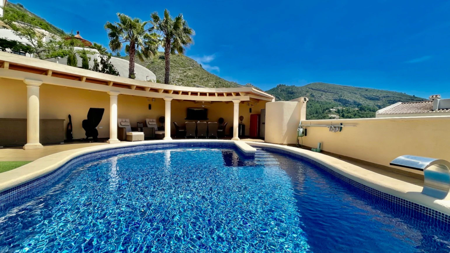 Villa en venta en Jalon: Lujosa, eficiente en energía