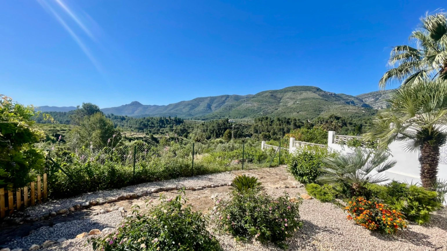 Villa à vendre à Benigembla : Spécifications élevées, vues fabuleuses